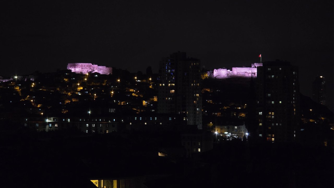 Ankara Kalesi gece vakti ışıl ışıl parlıyor: Aydınlatma projesi tamamlandı