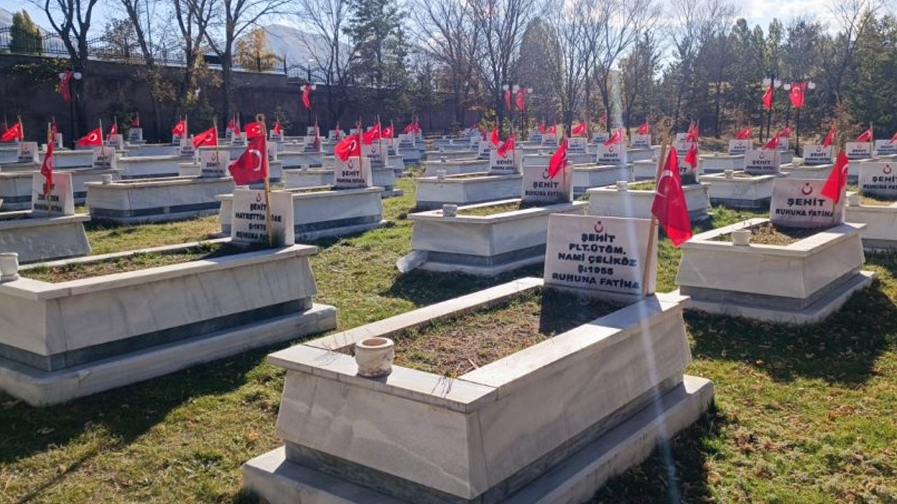 Erzurum'da alkış toplayan etkinlik: Öğrenciler gazilerle buluştu, şehitlik gezdi