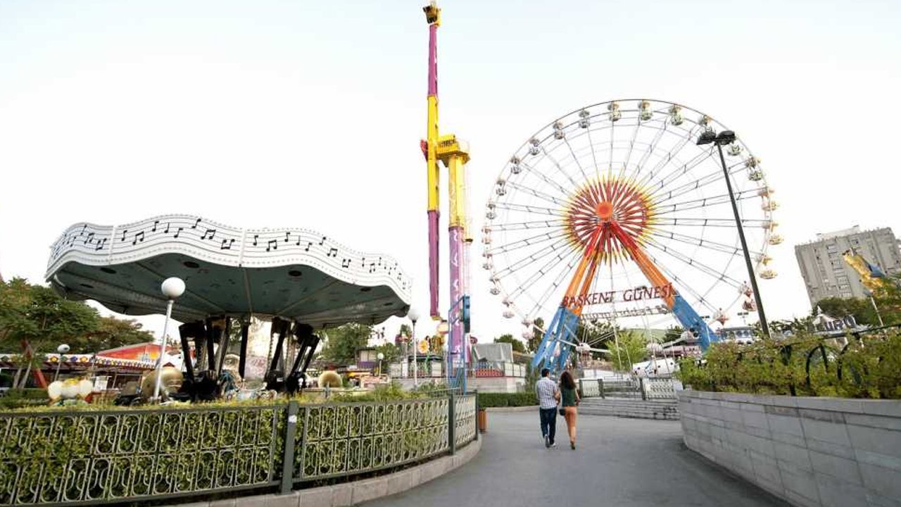 Gençlik Parkı'ndaki lunapark kış sezonuna hazırlanıyor