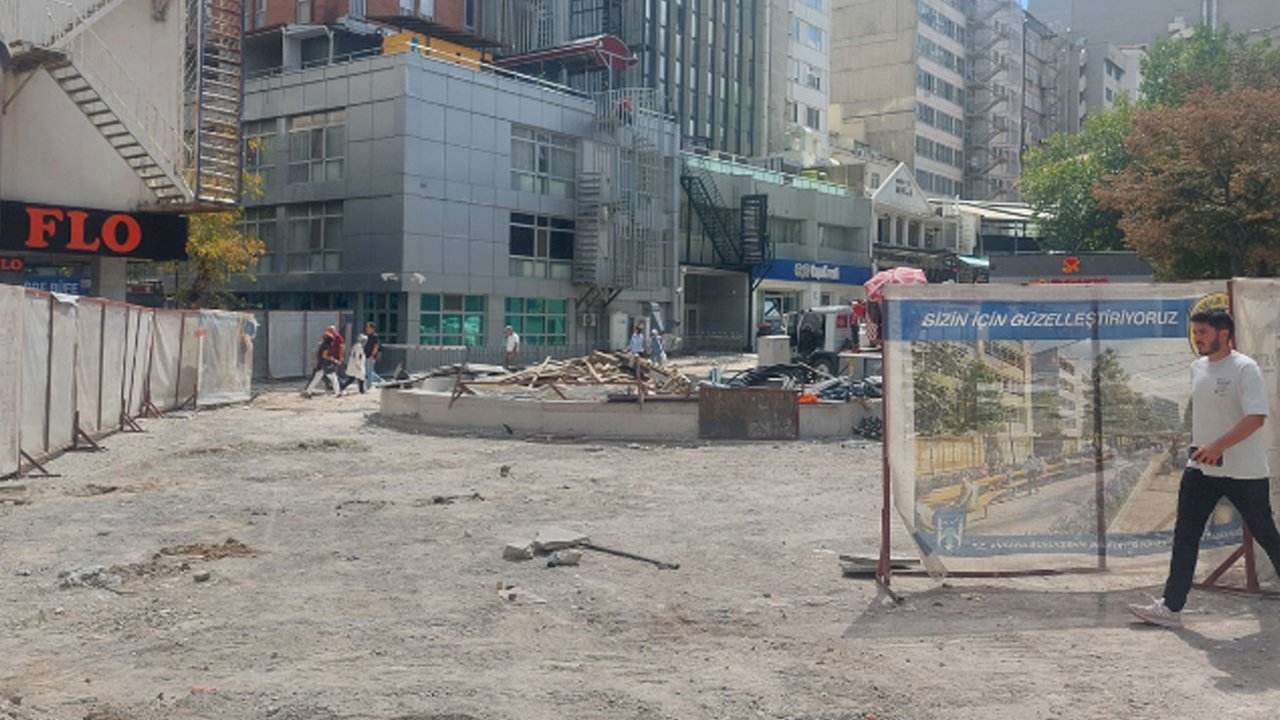 Ankara İzmir Caddesi'nde bitmeyen inşaat esnafı mağdur etti