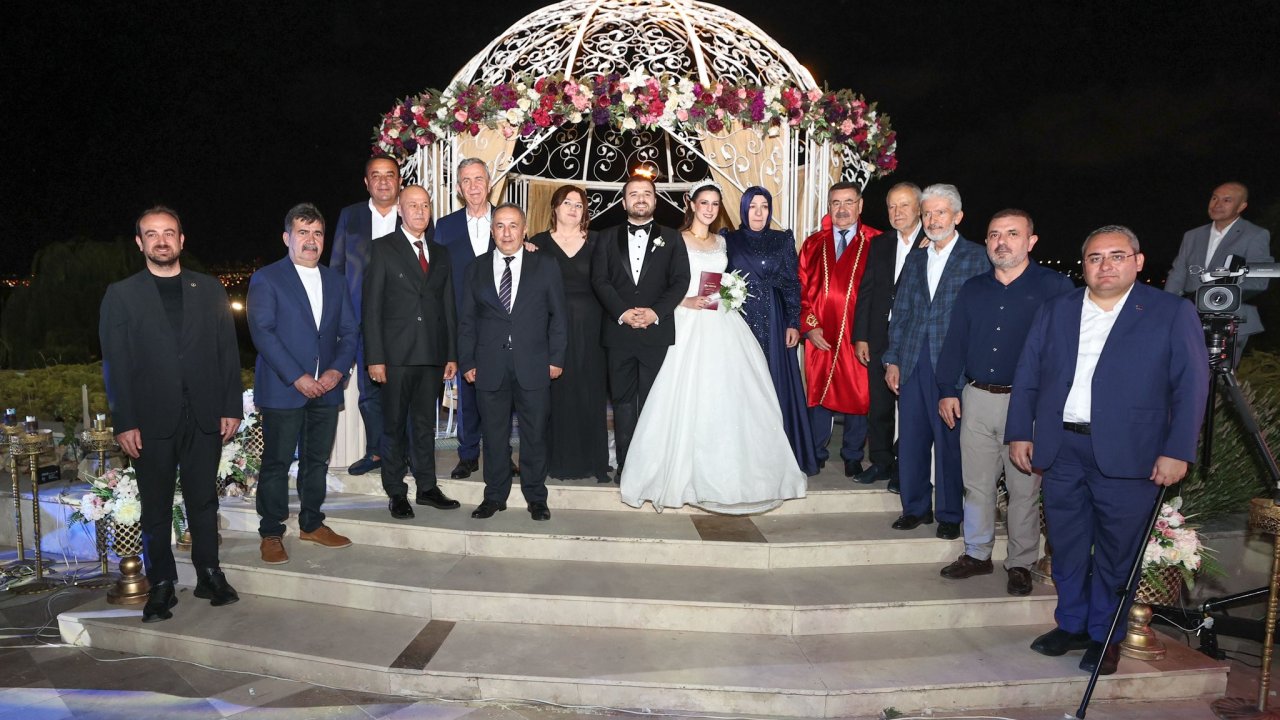 CHP ve AK Partili Başkanlar nikah şahitliğinde bir araya geldi