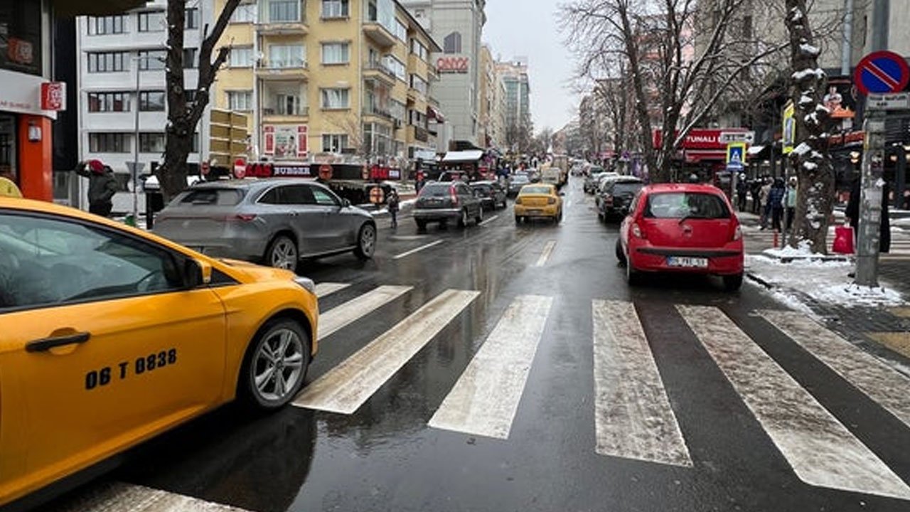 Tunalı Hilmi Caddesi araç trafiğine kapatıldı