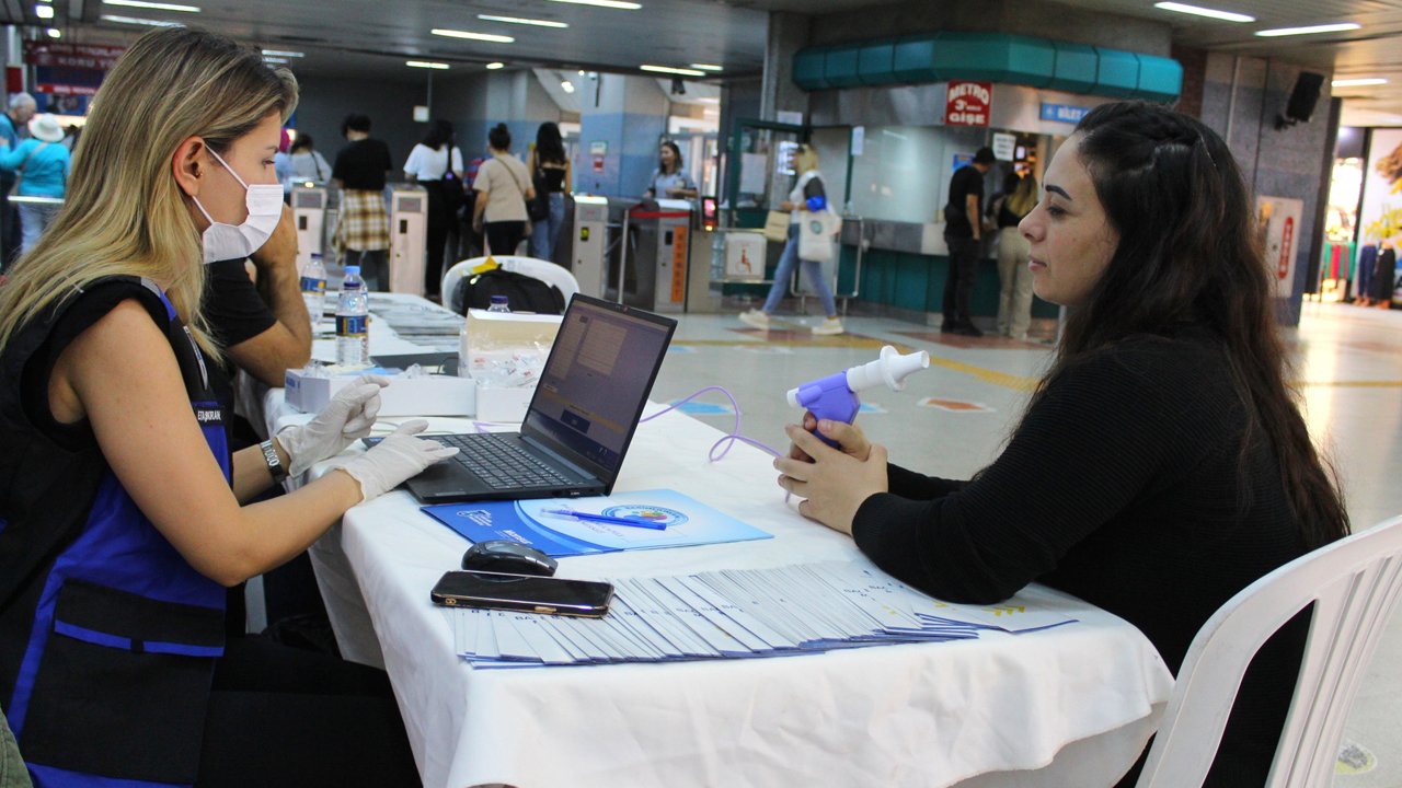 Ankara metrosunda akciğer sağlığı etkinliği: Ücretsiz nefes ölçümü yapıldı