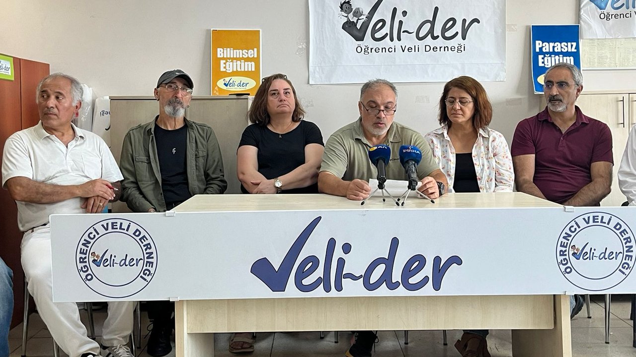 Veli-Der: Okulları veliler ve öğretmenler temizliyor