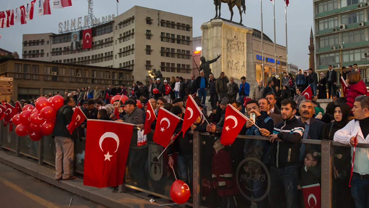 Ankara'da Cumhuriyet ve Sen temalı kampanya başladı