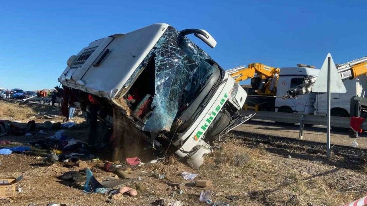 Aksaray-Ankara yolunda feci kaza: 6 ölü, 34 yaralı