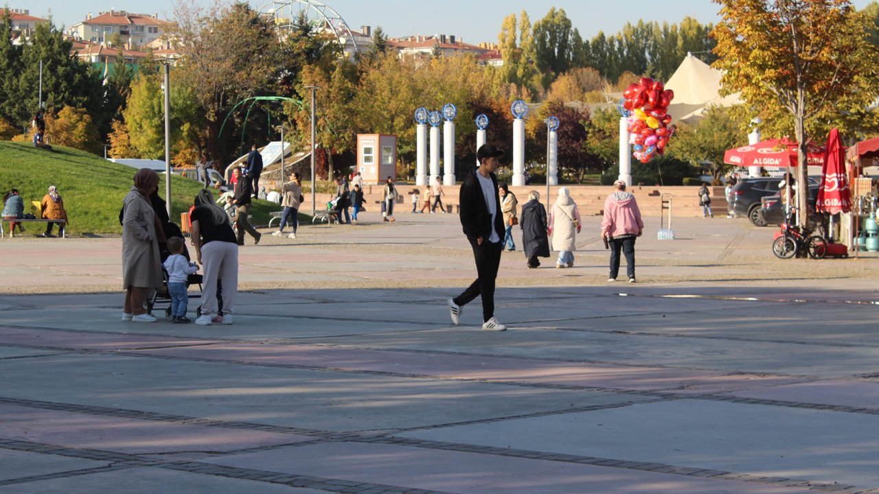 Ankaralı vatandaş kış öncesi park ve bahçelere akın etti