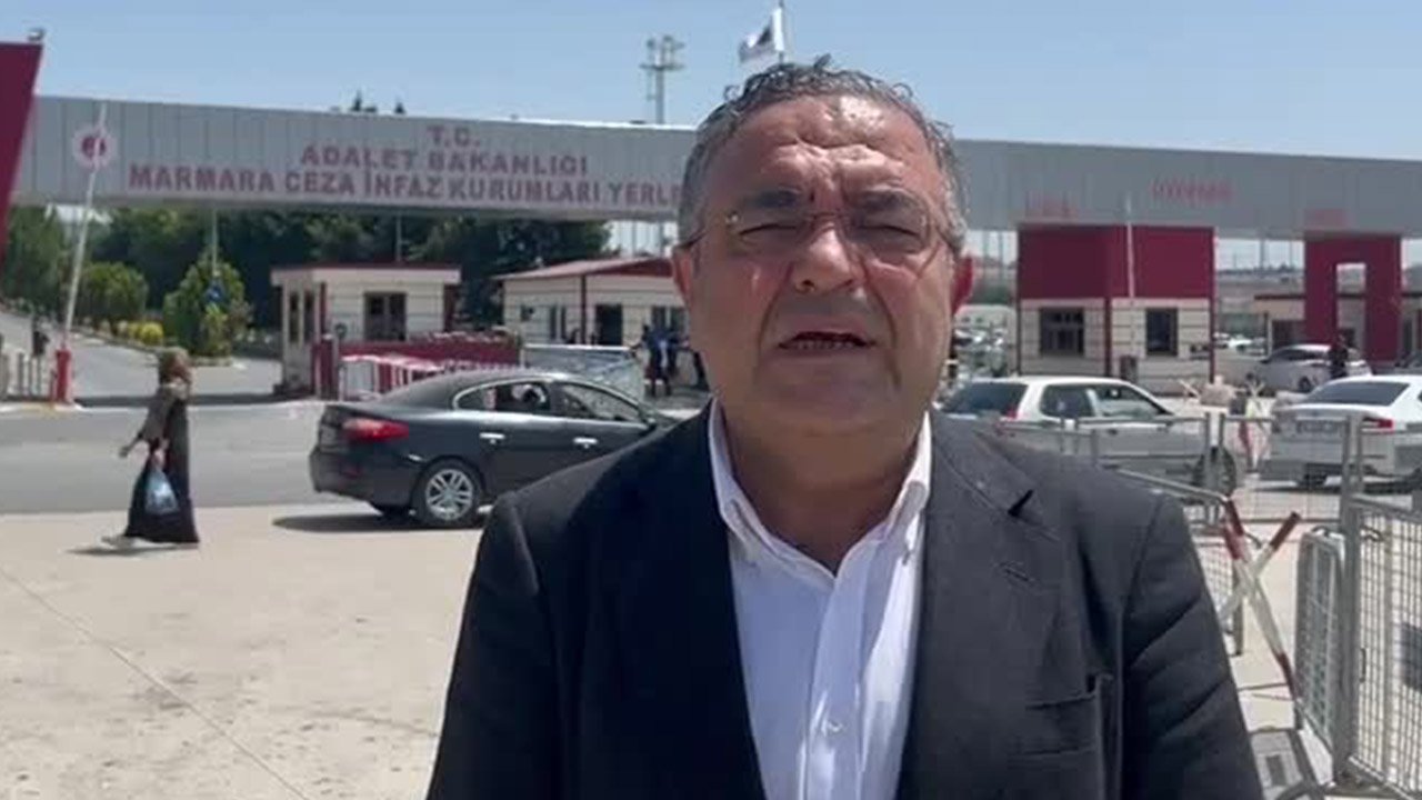 CHP’li Sezgin Tanrıkulu cezaevindeki dostlarını ziyaret edip, Devlet’e giydirdi!