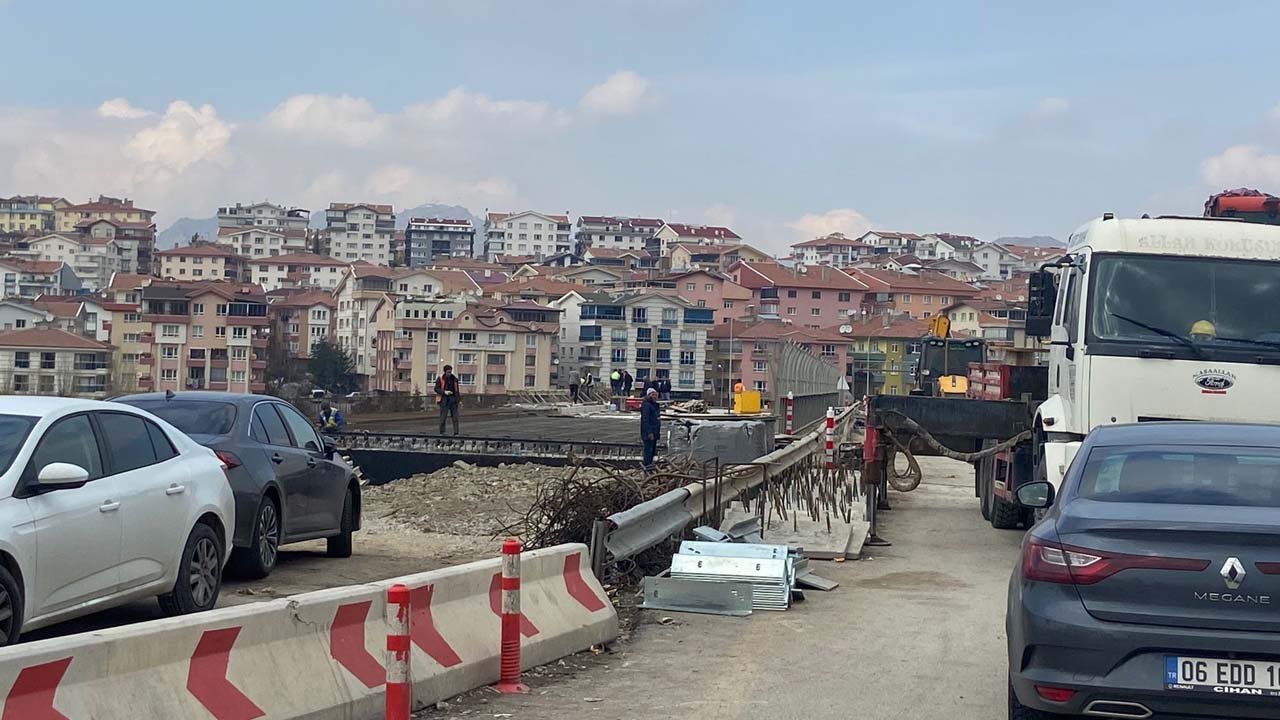 Mamak'ta köprü genişletme çalışması çileden çıkarıyor: İşkenceye döndü