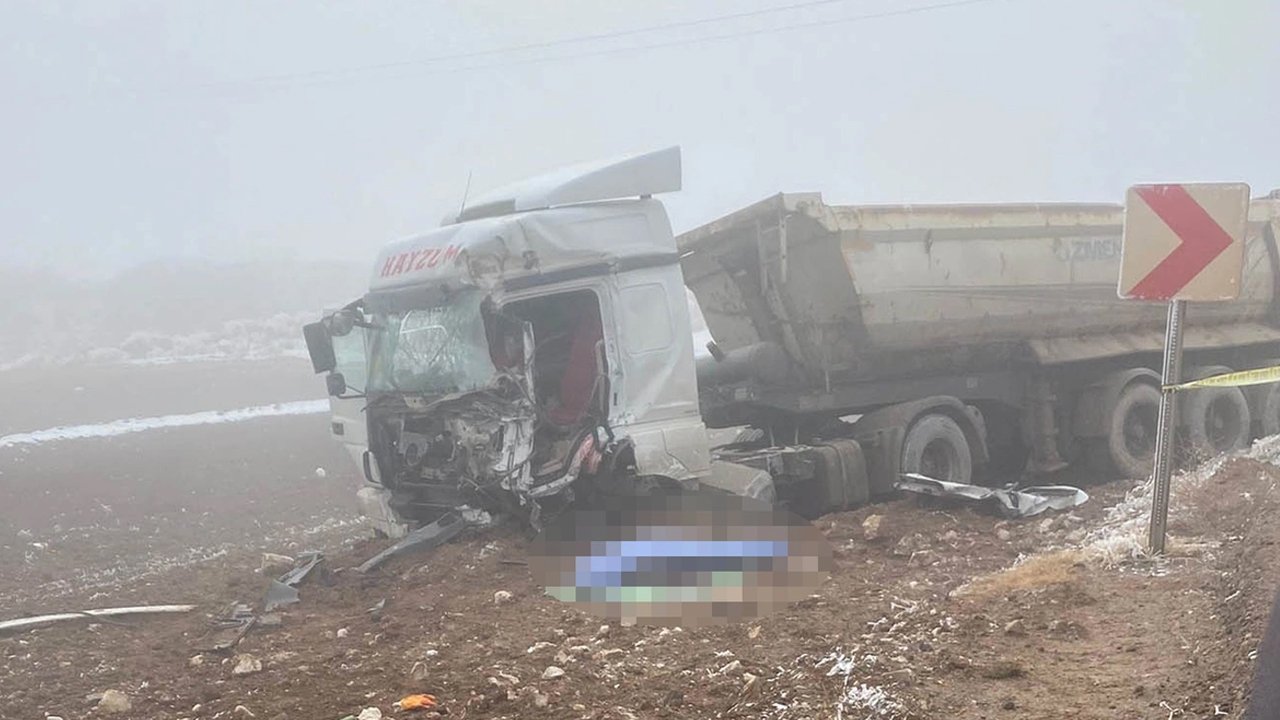 Ankara Bala’da sis nedeniyle iki tır çarpıştı: 1 ölü, 1 yaralı