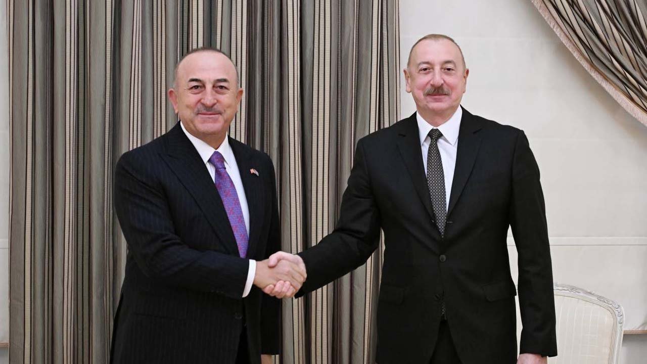 İlham Aliyev Mevlüt Çavuşoğlu’nu kabul etti