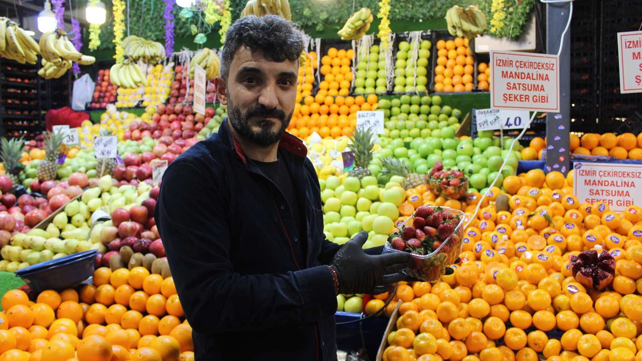 Yaz meyvelerine yaklaşılmıyor: 4 adet can eriği 400 lira