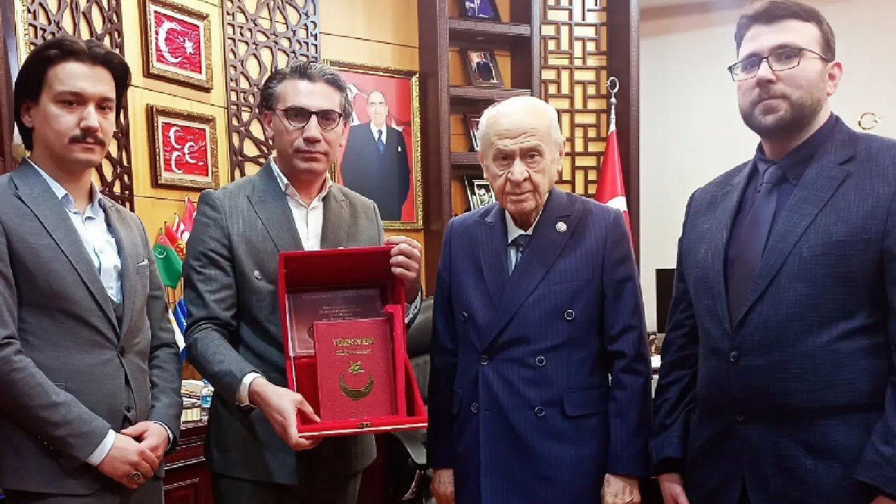 MHP lideri Bahçeli’ye 1923 adet basılan Türkiyem kitabı hediye edildi