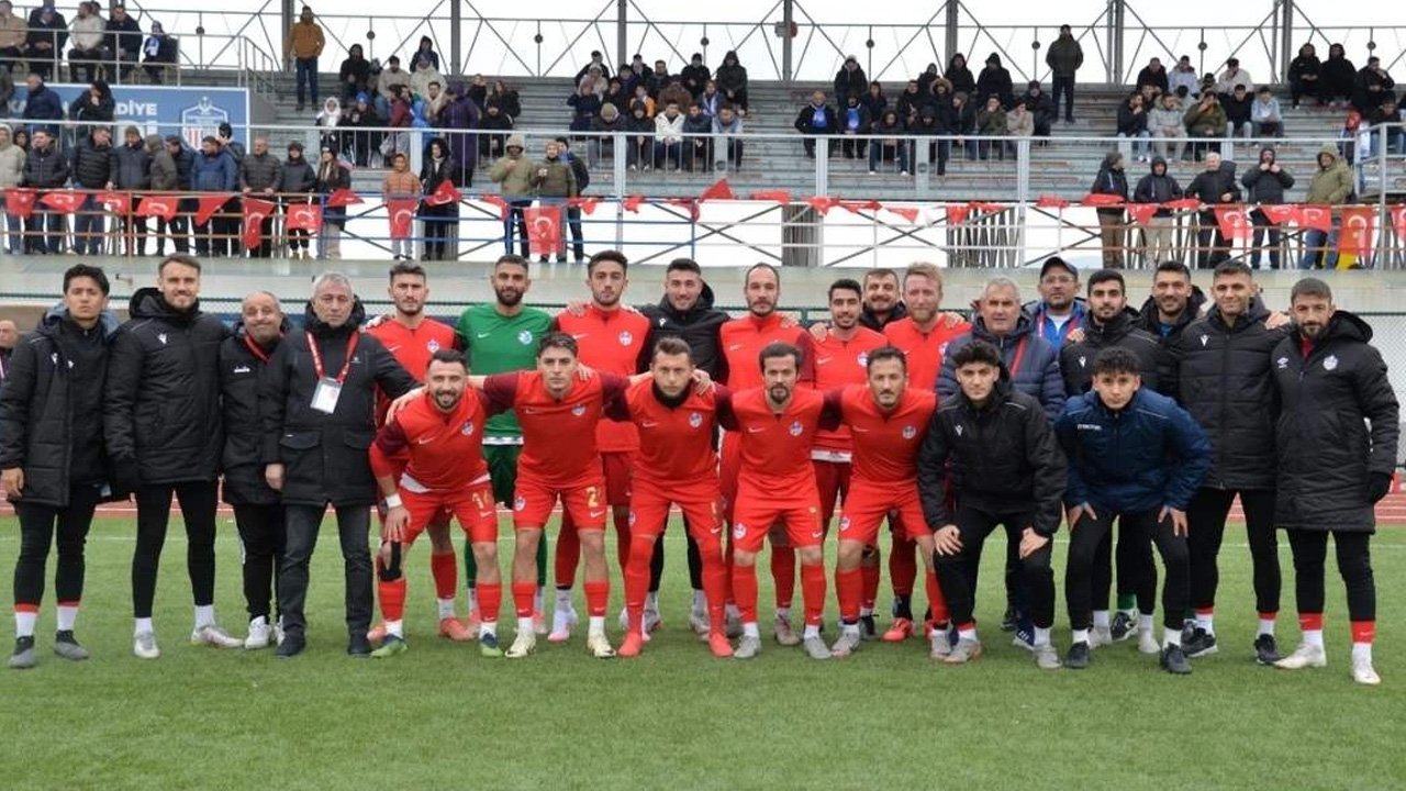 Kahramankazan Belediyespor Ankara'da lider