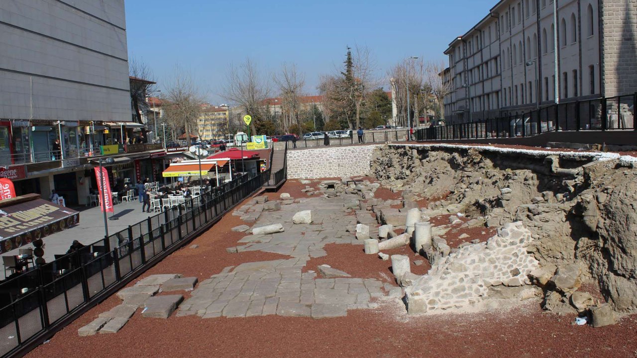 Roma Yolu’nda çalışmaların büyük kısmı tamamlandı: Çevre düzenlemesine geçildi