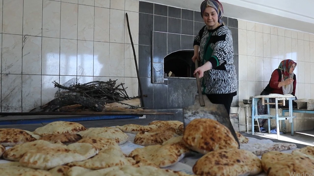 Ankara Çubuk’ta Ramazan hazırlığı: İmece usulüyle döşeme ekmeği