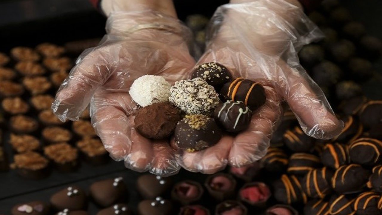Ankara'da 17 ton sahte çikolata ele geçirildi: Ramazan çikolatası diye satacaklardı!