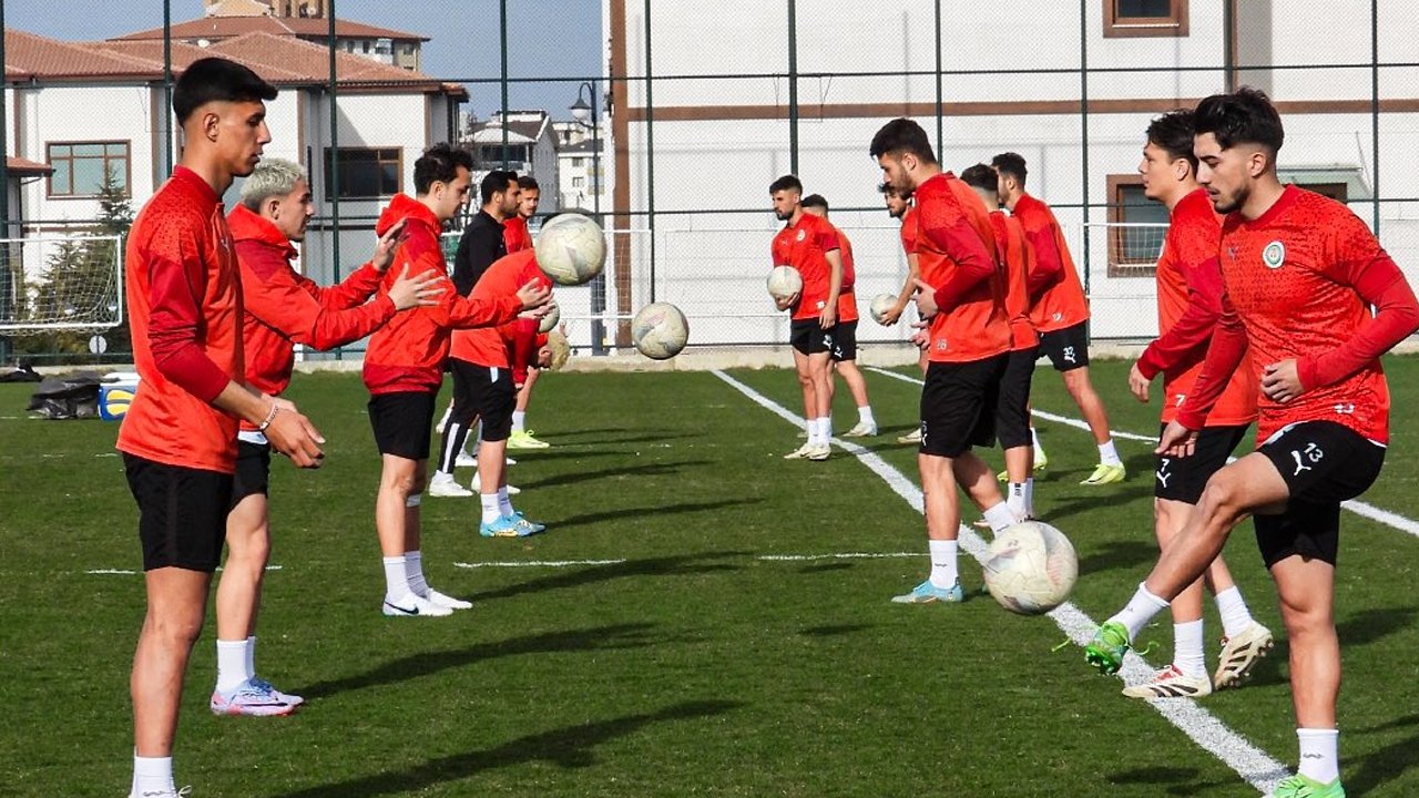 Etimesgutspor Çayelispor ile erteleme maçına çıkıyor