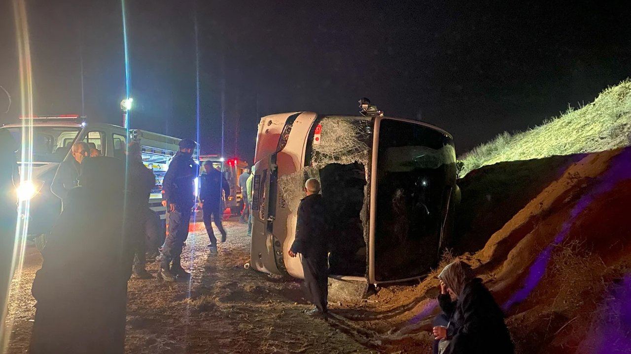 Çankırı’da işçi servisi şarampole devrildi: 23 yaralı