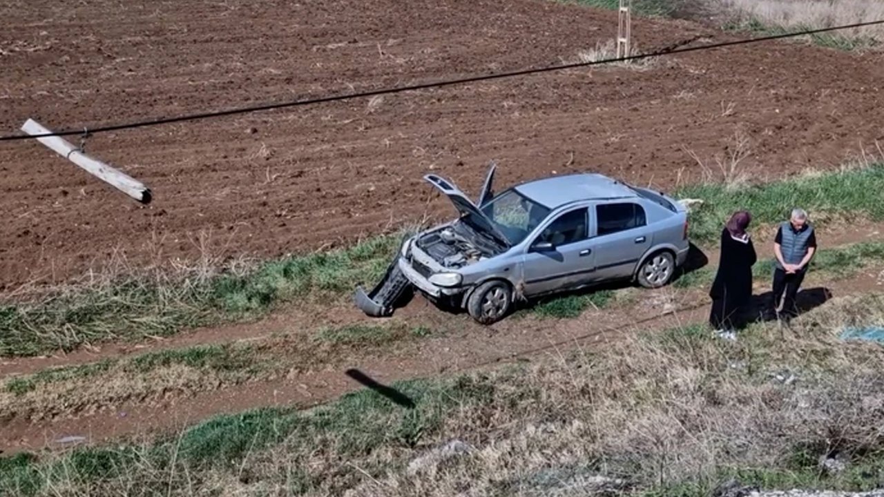 Alaca’da otomobil şarampole yuvarlandı: Sürücü ve yolcular yara almadı