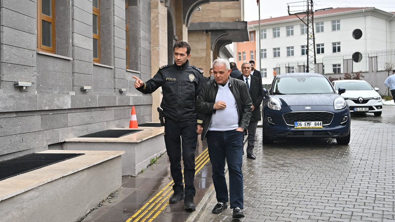 Mamak Belediye Başkanı Şahin yeni emniyet müdürünü ziyaret etti