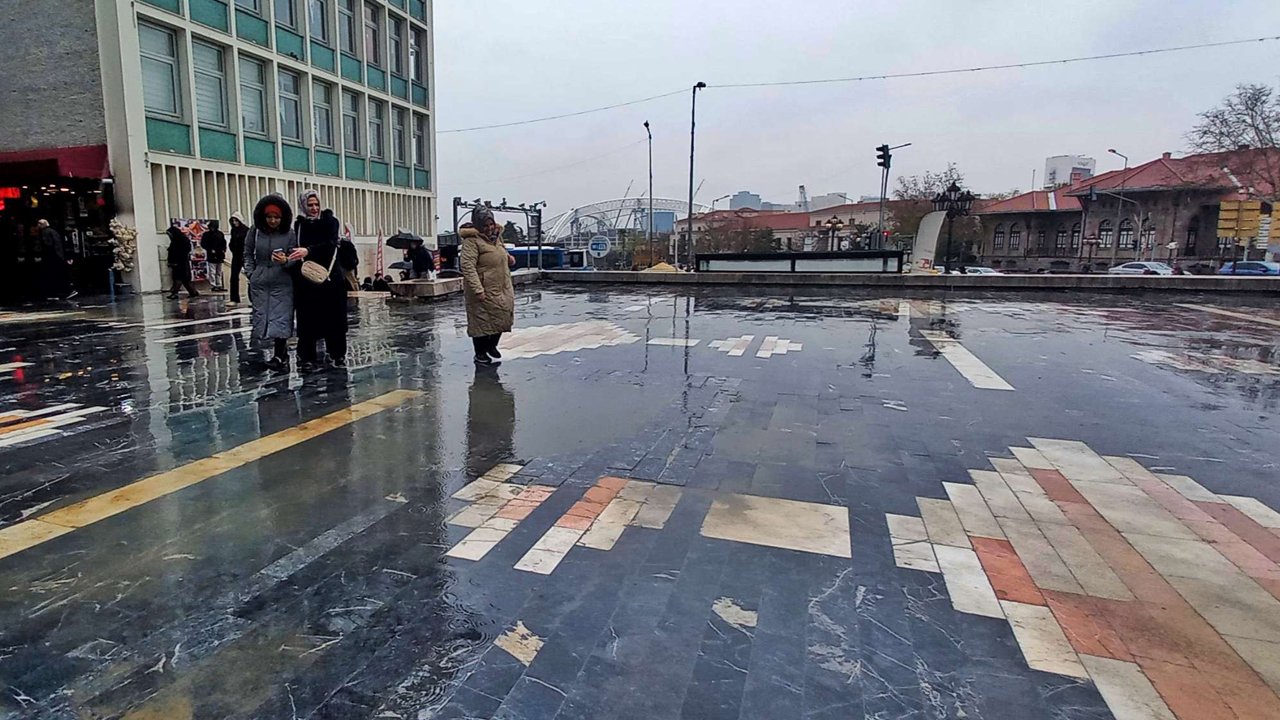 Ankara Ulus Meydanı’ndaki bozuk zemin çözüm bekliyor