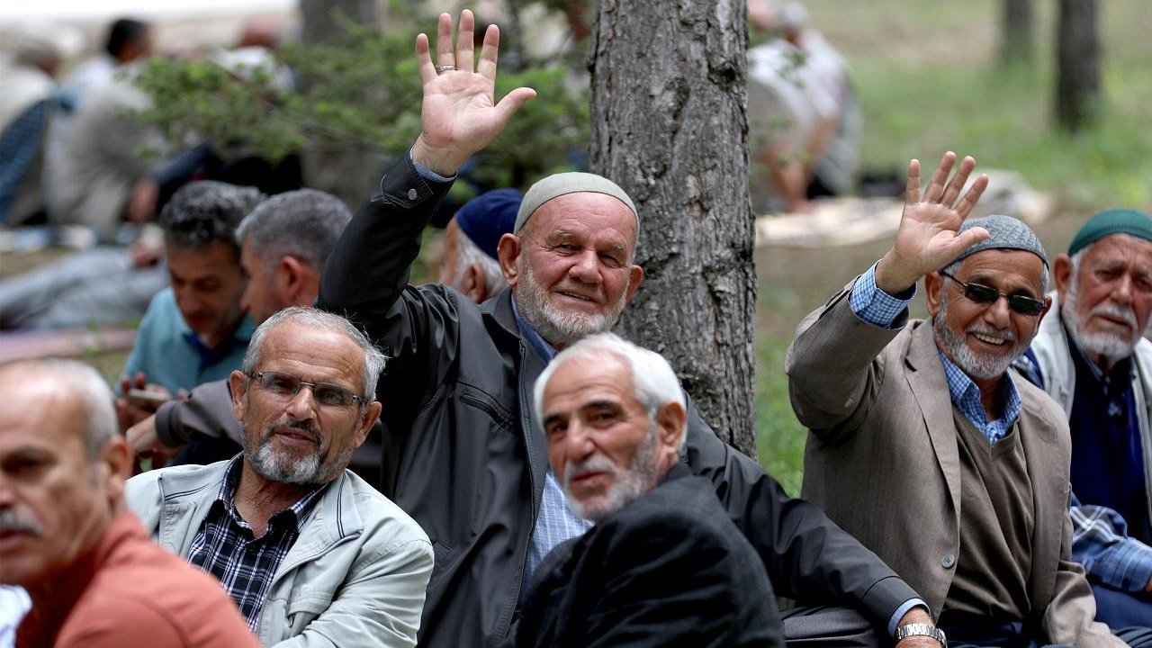 Ankara Büyükşehir emekli paketini açıkladı: Hem nakit hem de yakıt verilecek