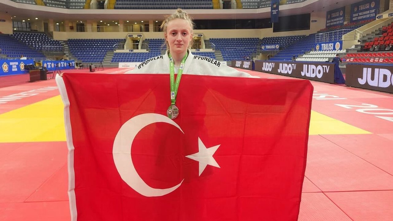 Etimesgutlu judocu Lara Yılmaz Avrupa'dan bronz madalya ile döndü