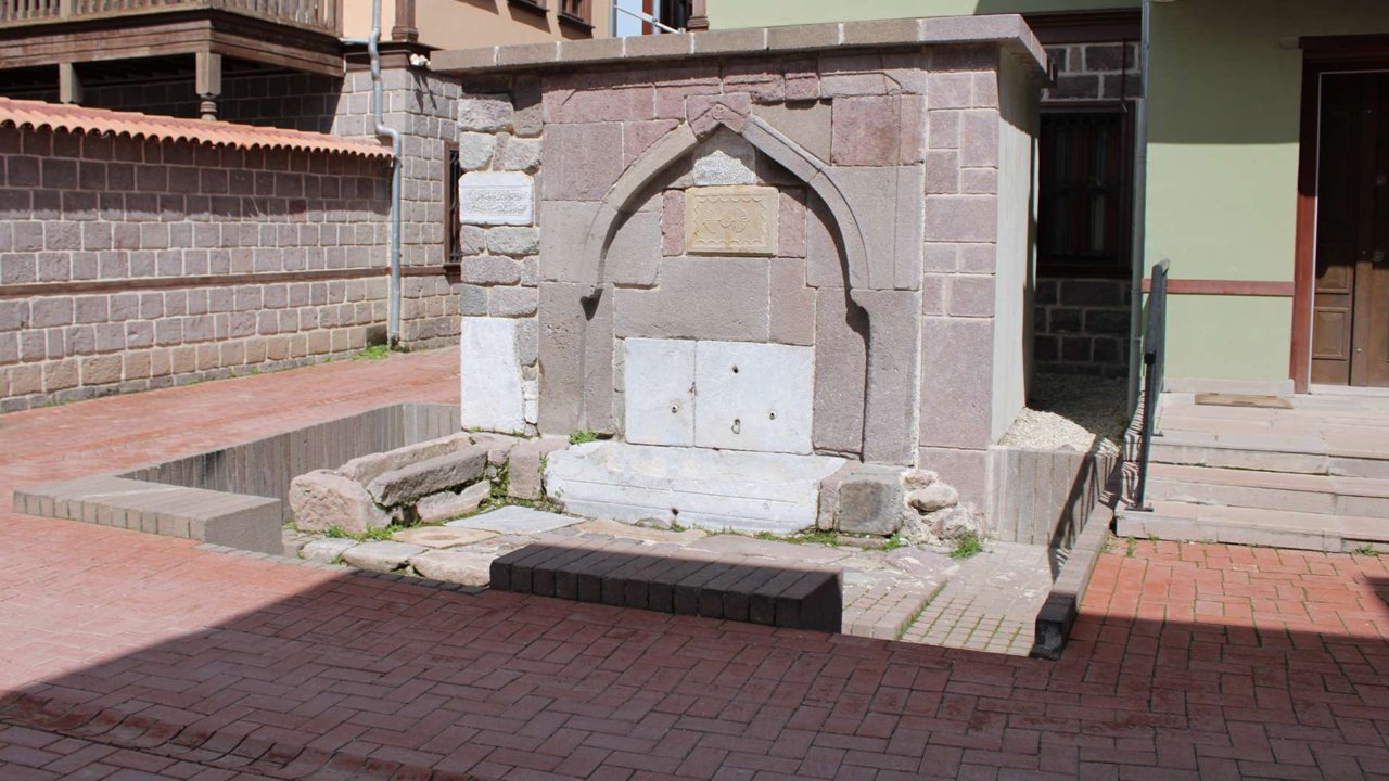 Restorasyon yetmedi: Öksüzce Çeşmesi yeniden susuz kaldı
