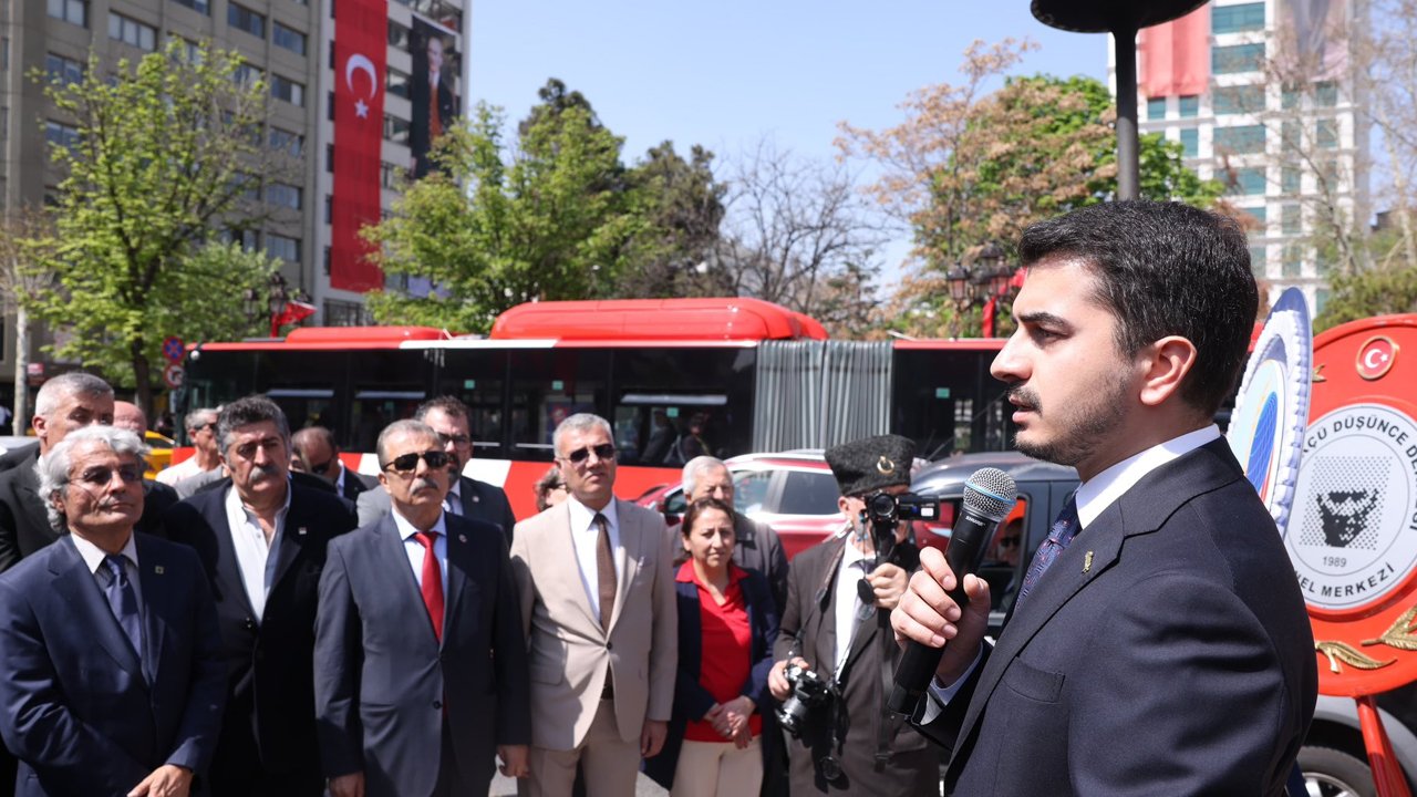 Çankaya Belediye Başkanı Sıhhiye Zafer Anıtı'na çelenk bıraktı
