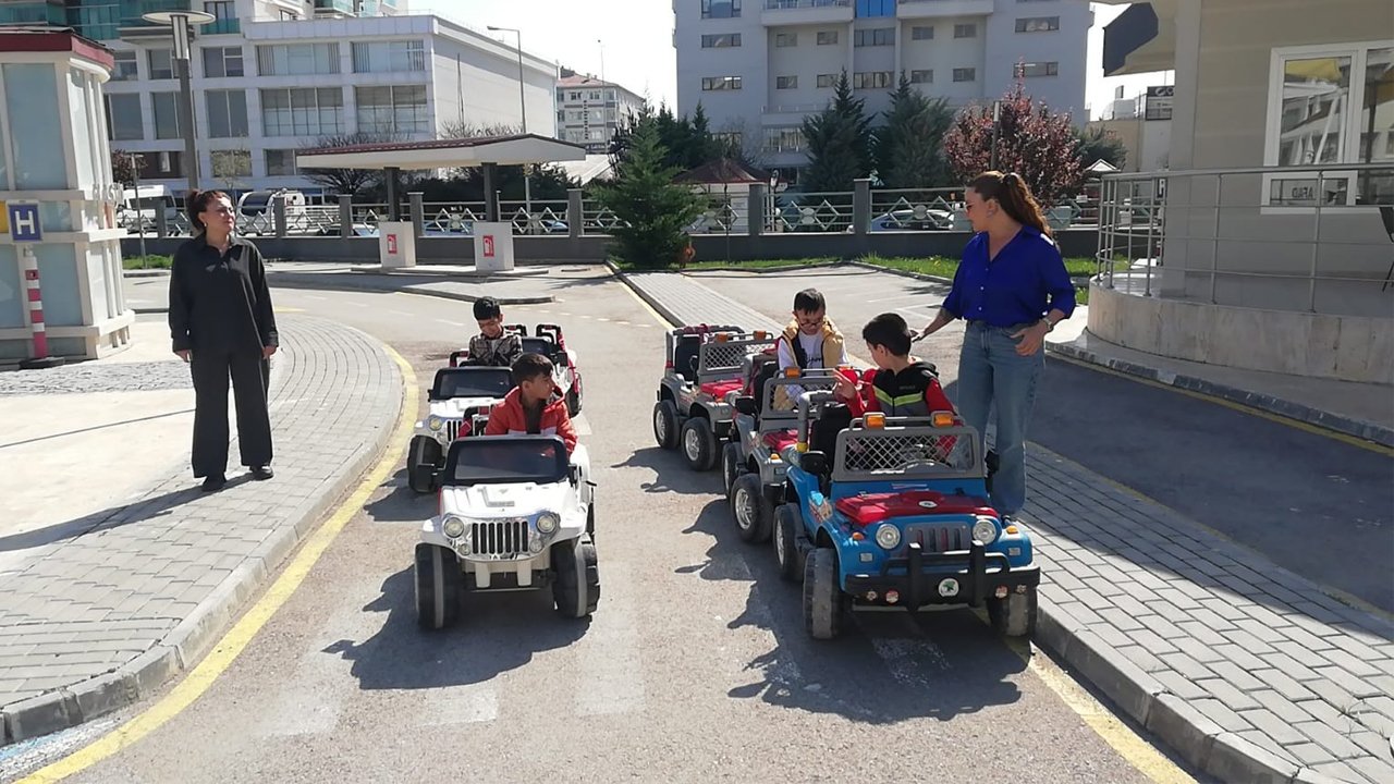 Mamak’ta özel çocuklara trafik eğitimi verildi