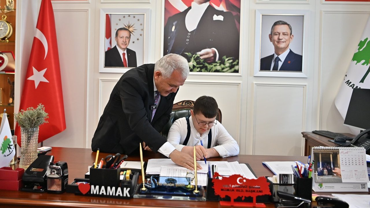 Mamak'ta makam koltuğu çocukların: 23 Nisan böyle geçti