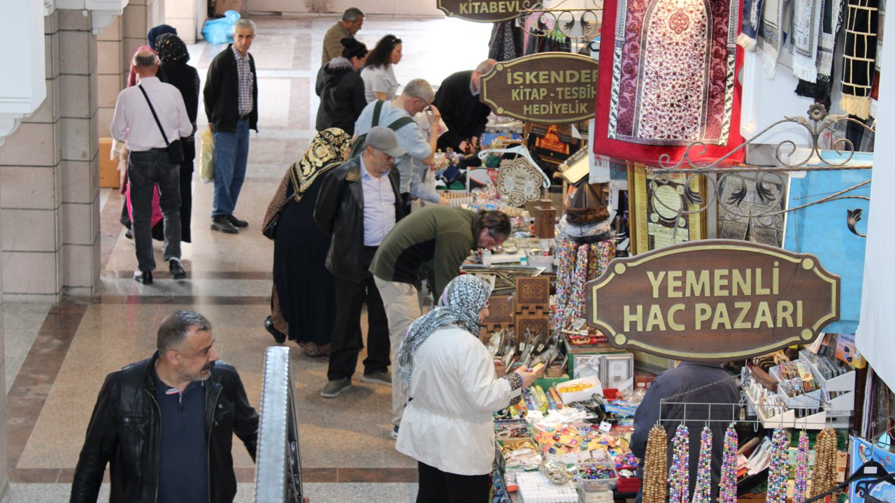 Hac yolculuğu başladı: Hacı Bayram-ı Veli Çarşısı hareketlendi