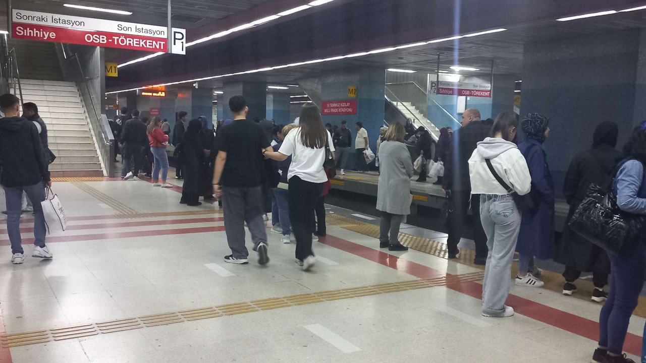 Metro ve Ankaray’da temizlik sorunu: Vatandaş şikayetçi
