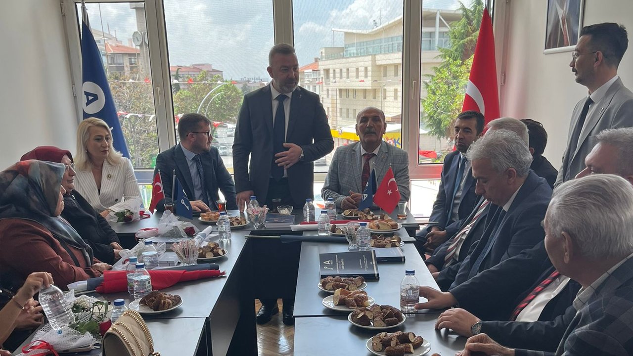 Anahtar Parti Mamak’ta büyüyor: 59 yeni üyeye rozet takıldı