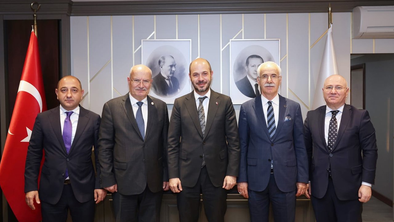 Ankara Ticaret Odası heyeti TOKİ Başkanı'nı makamında ziyaret etti
