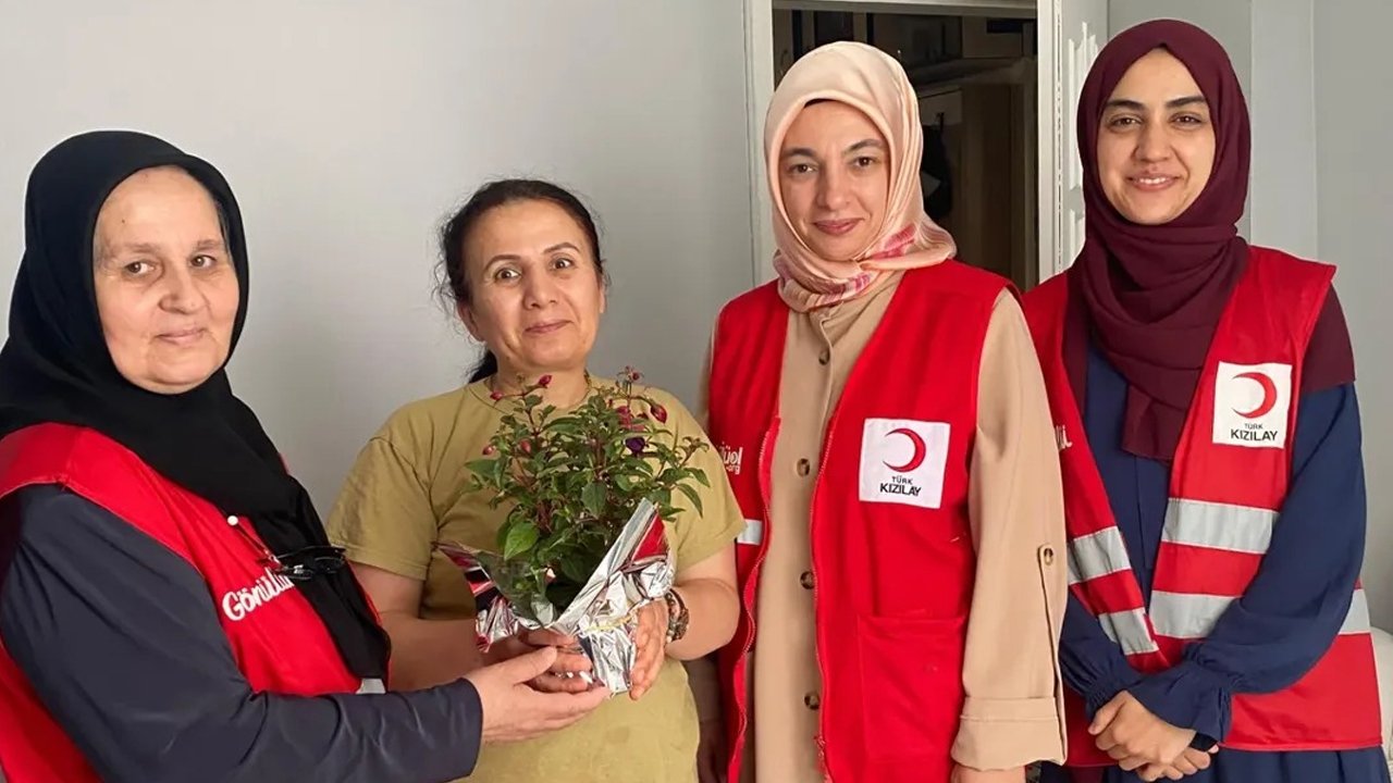 Kızılay Pursaklar Kadın Kolları’ndan Anneler Günü’ne anlamlı ziyaret