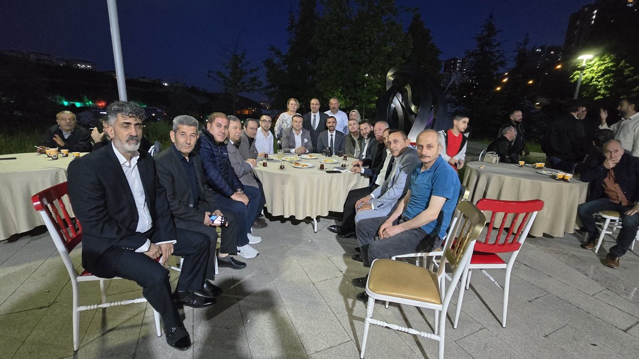 AK Parti Keçiören teşkilatı genç çiftin nikahında buluştu