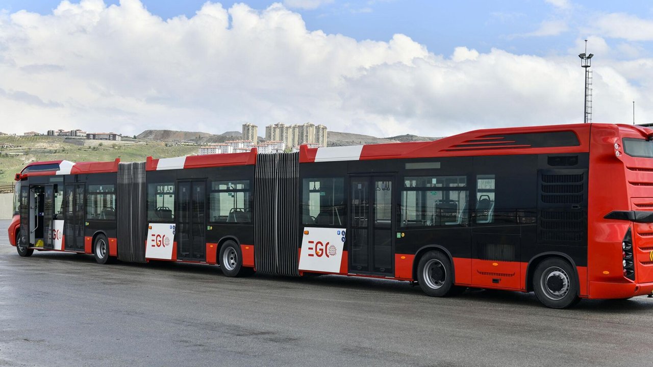 AK Parti'den Ankara'daki metrobüse eleştiri: Otobüsten farkı yok