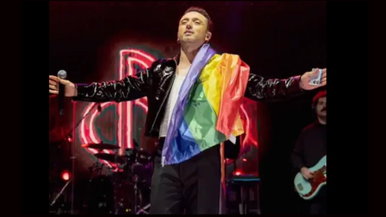 Mabel Matiz ODTÜ'de LGBT bayrağı açtı: Sosyal medyada tepki yağdı