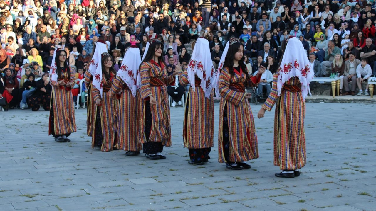 Sandıktan sahneye: Elmadağ’da üç kuşak çinti coşkusu