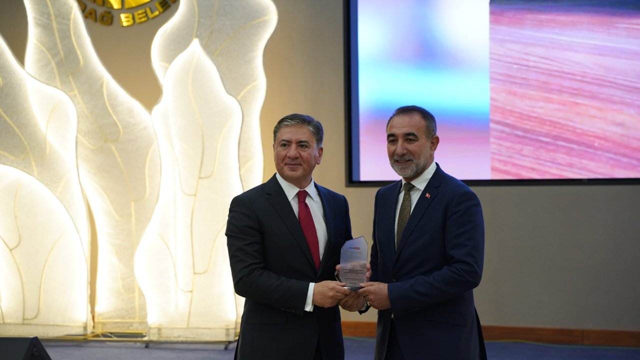 "Yılın Hayırseveri" ödülü Kırşehirli iş insanı Mustafa Düğer’e verildi