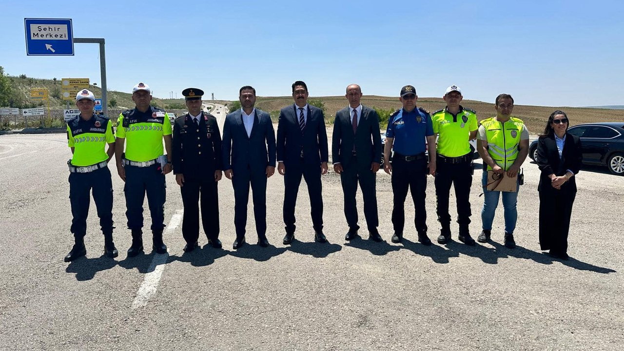 Ankara Bala'da Kaymakam sahaya indi: Trafik denetimine katıldı