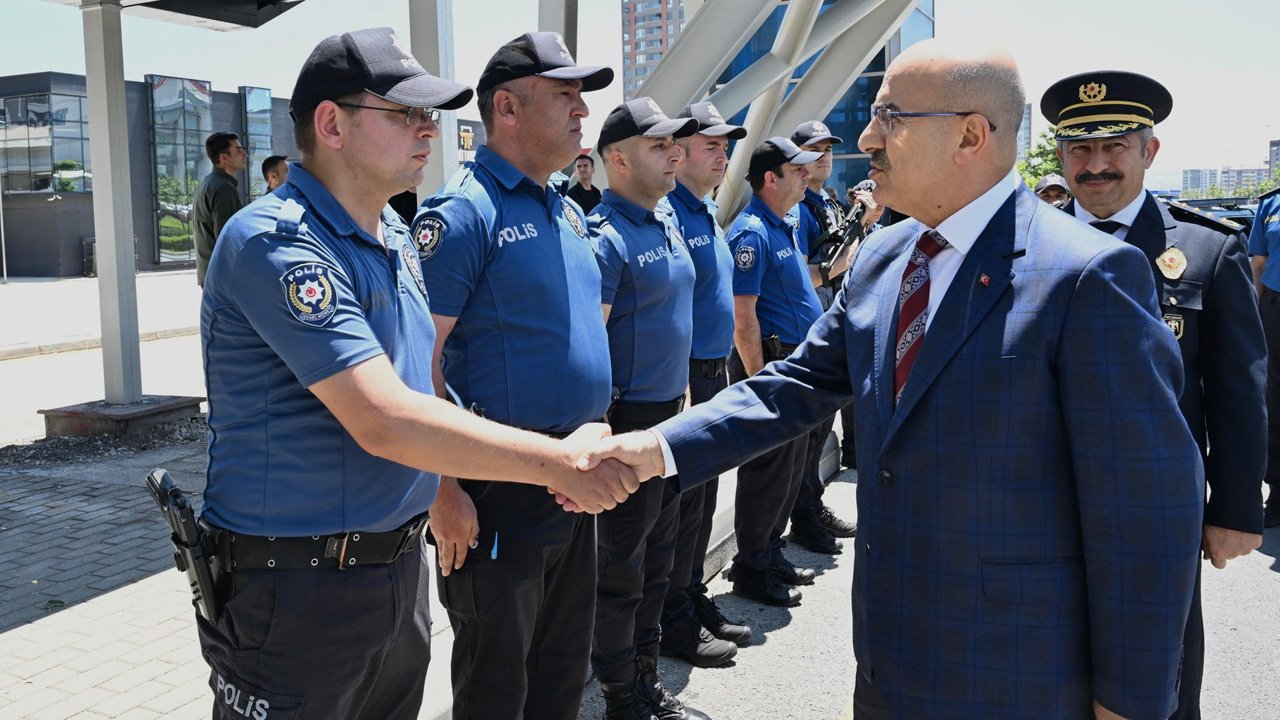 Emniyet Genel Müdürü, Ankara Eryaman'da trafik kontrol noktasını denetledi