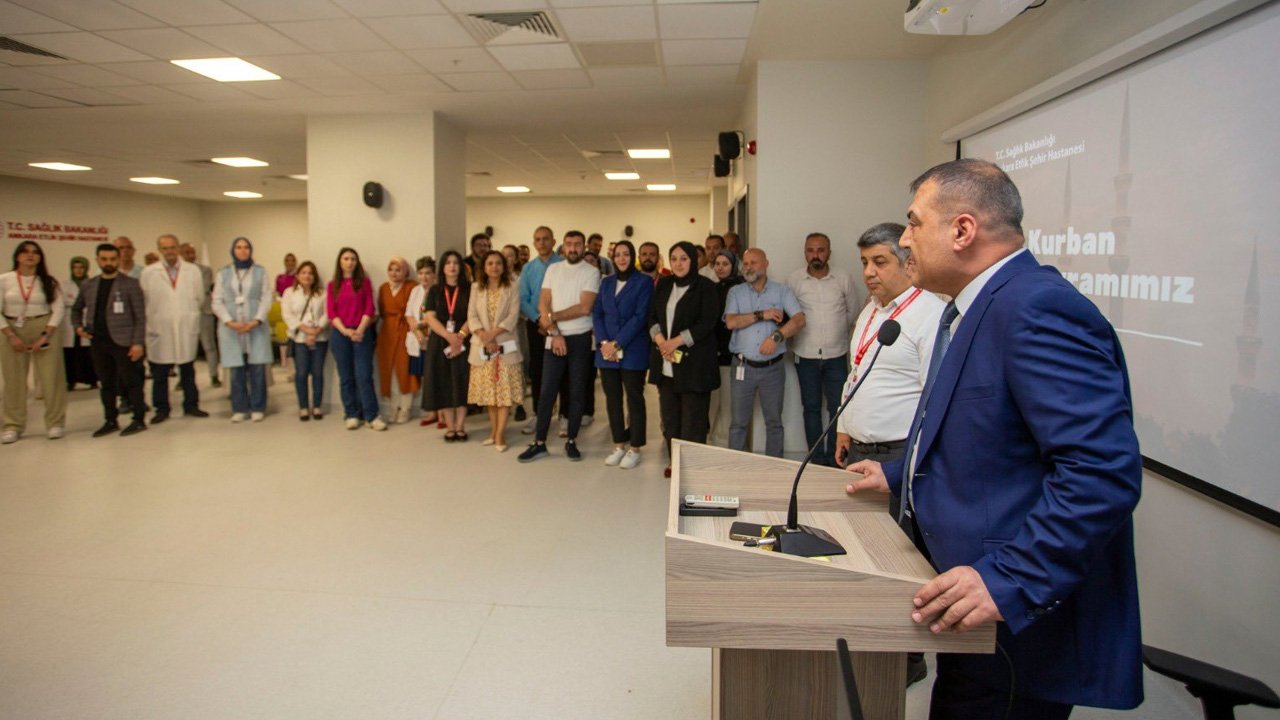 Etlik Şehir Hastanesi’nde bayramlaşma: Başhekim de katıldı
