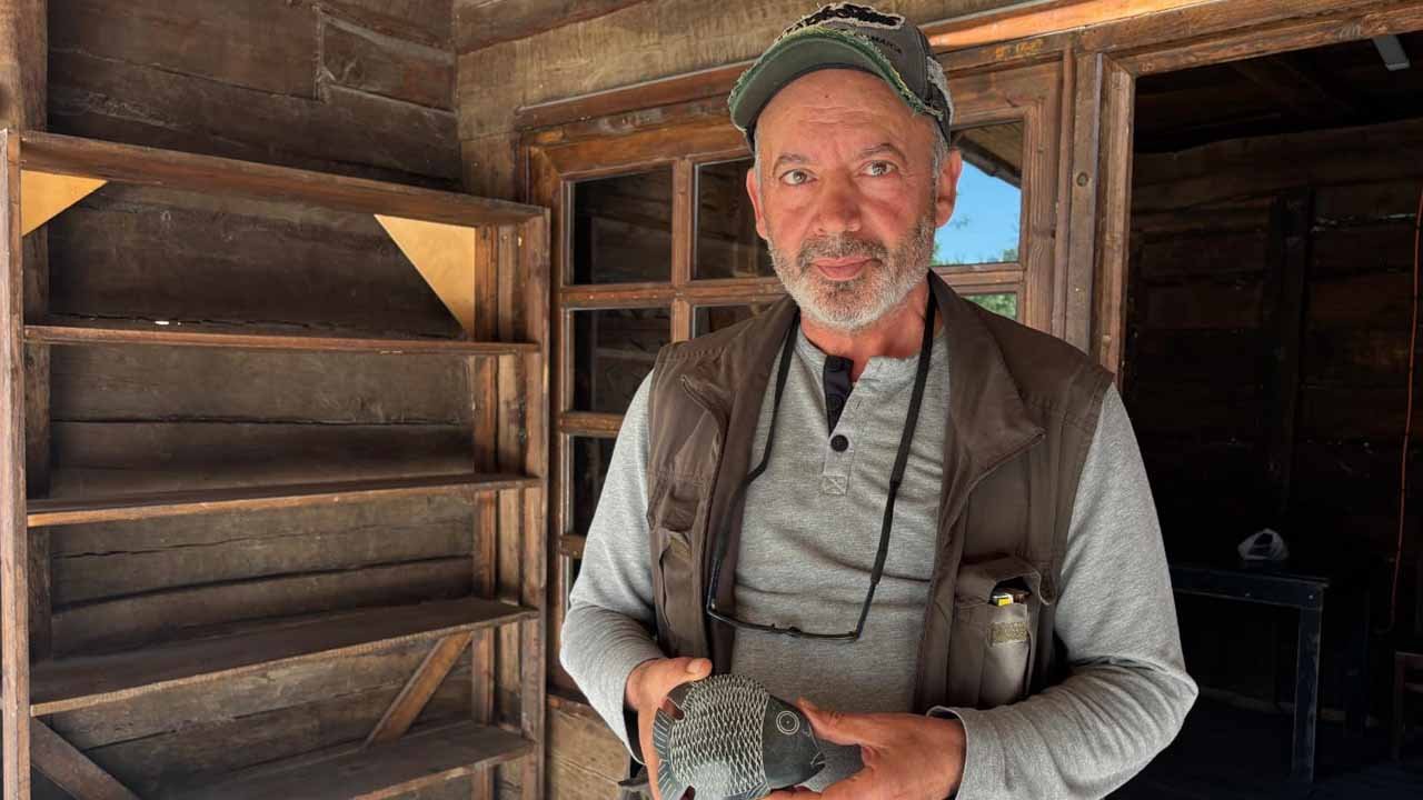 45 yıldır serpantin taşından objeler üretiyor