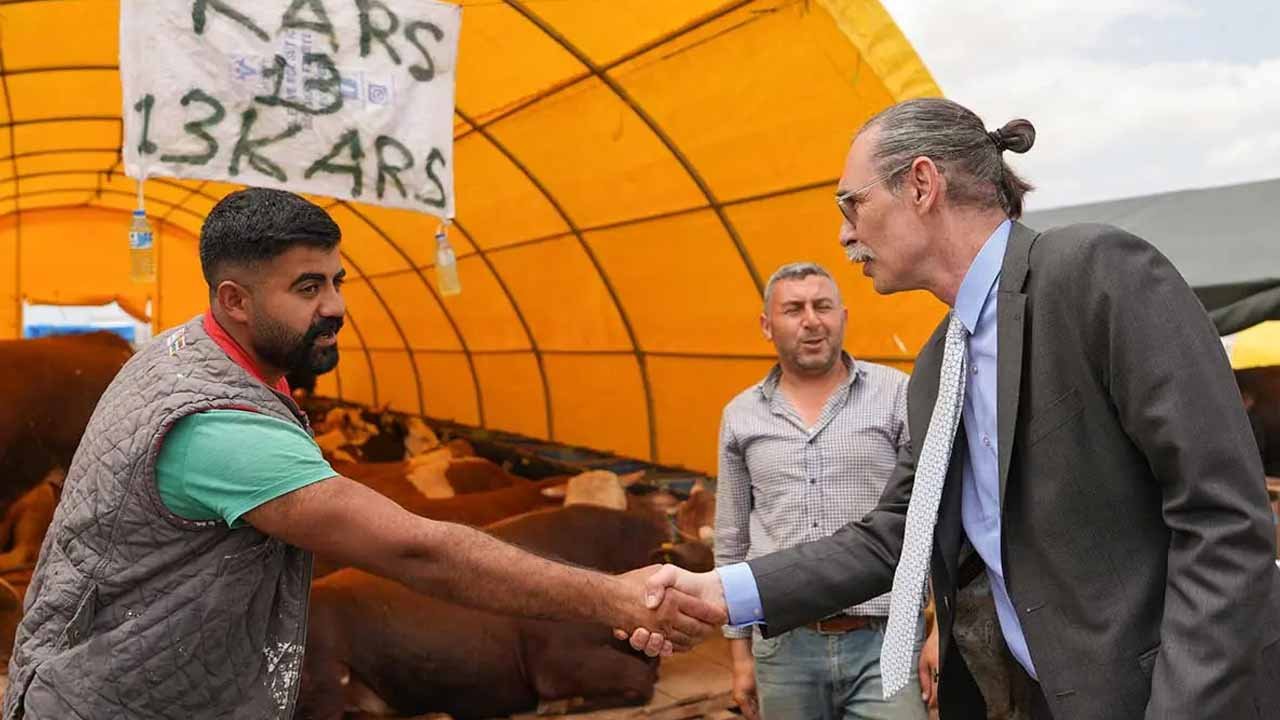 Etimesgut'ta Kurban Bayramı sonrası yoğun ilaçlama yapıldı