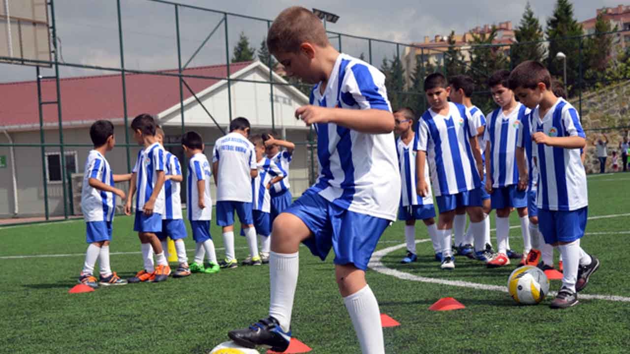 Ankara'da ücretsiz futbol yaz kursu 30 Haziran'da başlıyor