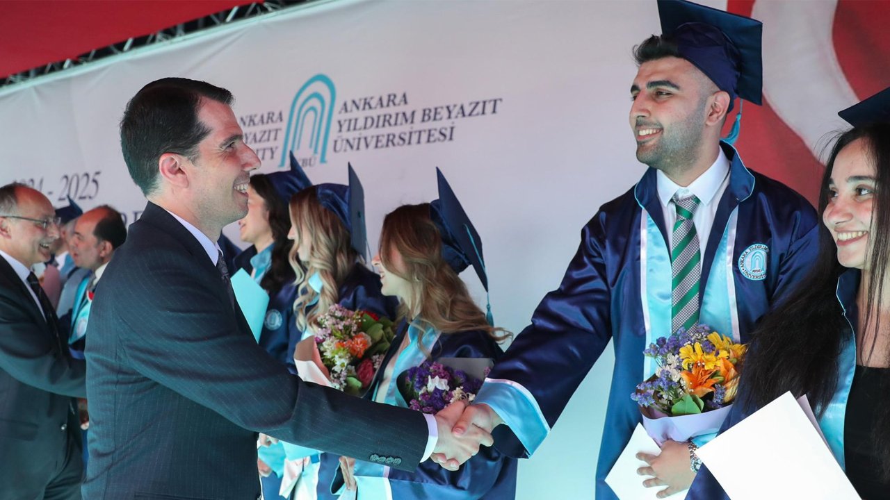 Ankara İl Sağlık Müdürü AYBÜ Tıp mezuniyetine katıldı