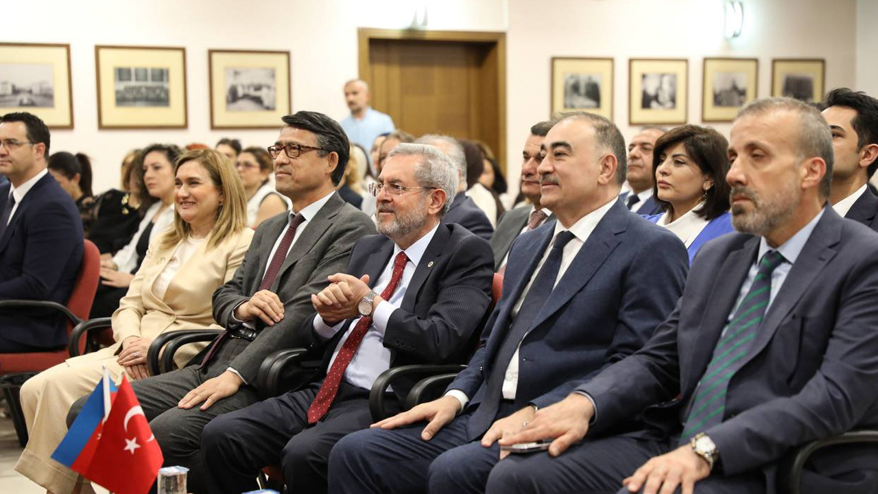 Azerbaycan Büyükelçisi Ankara Üniversitesi’ndeki programa katıldı